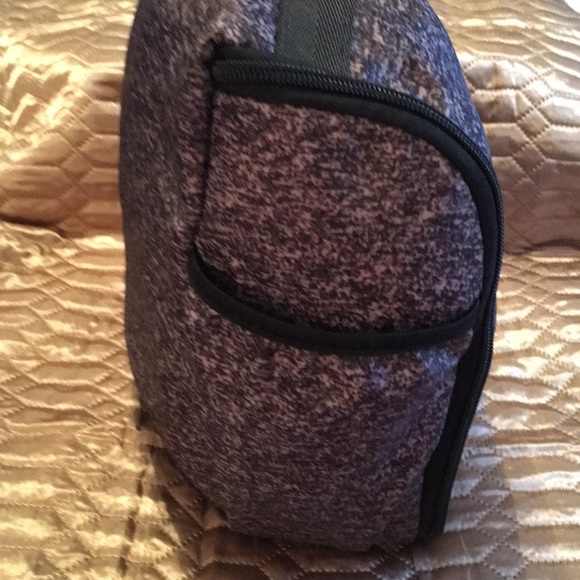 Like brand new travel cosmetics bag - Picture 3 of 10